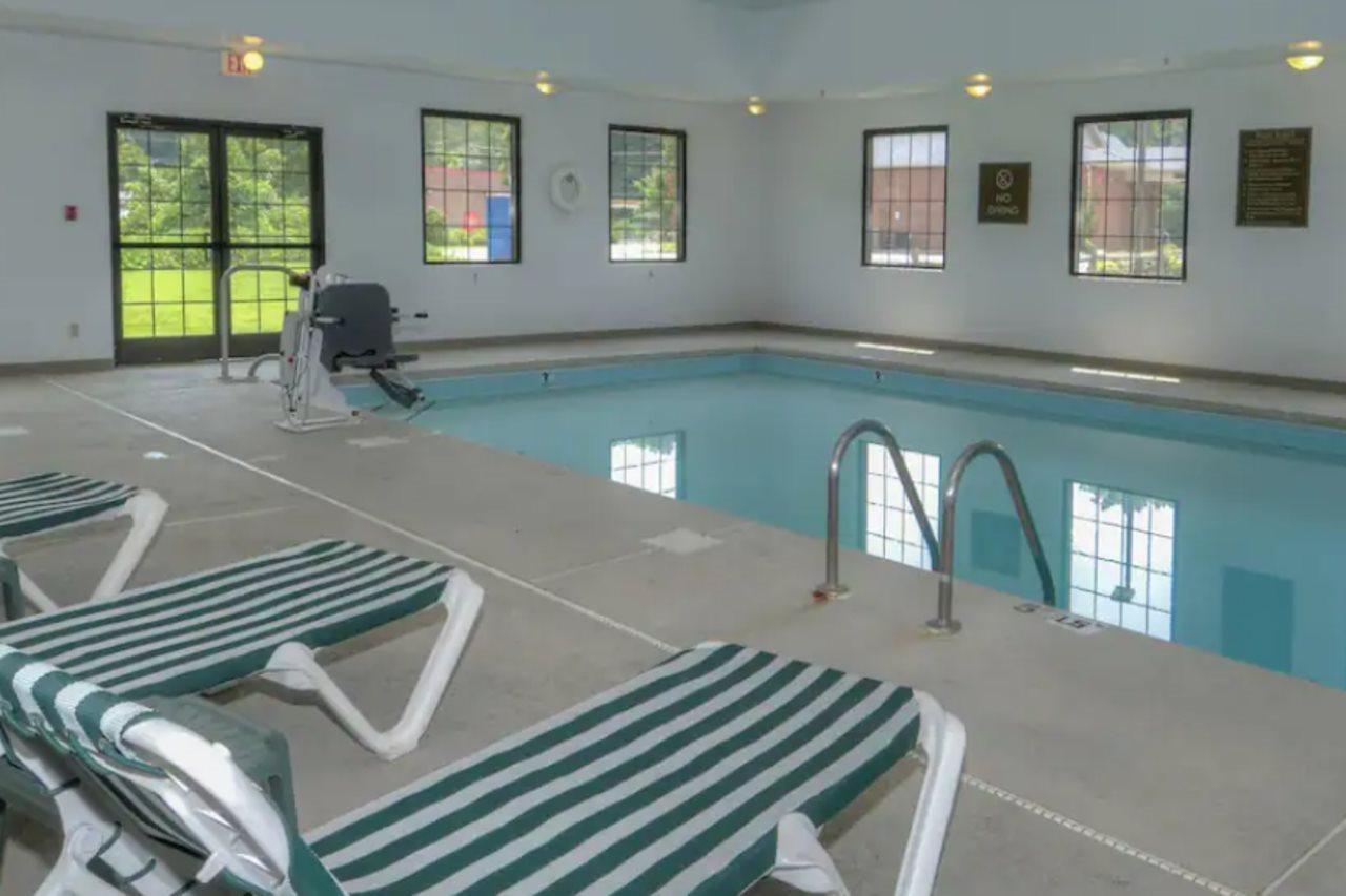 Comfort Inn Near Downtown & Blue Ridge Pkwy Marion Esterno foto