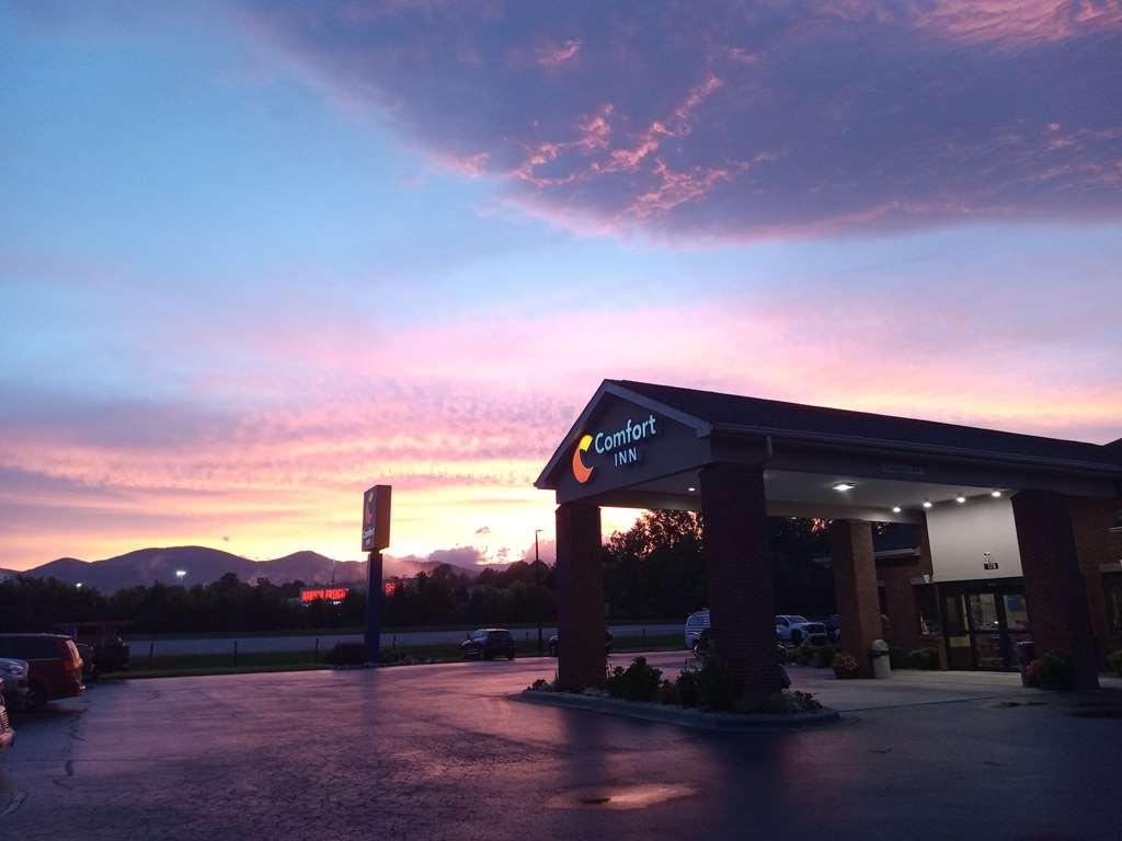 Comfort Inn Near Downtown & Blue Ridge Pkwy Marion Esterno foto
