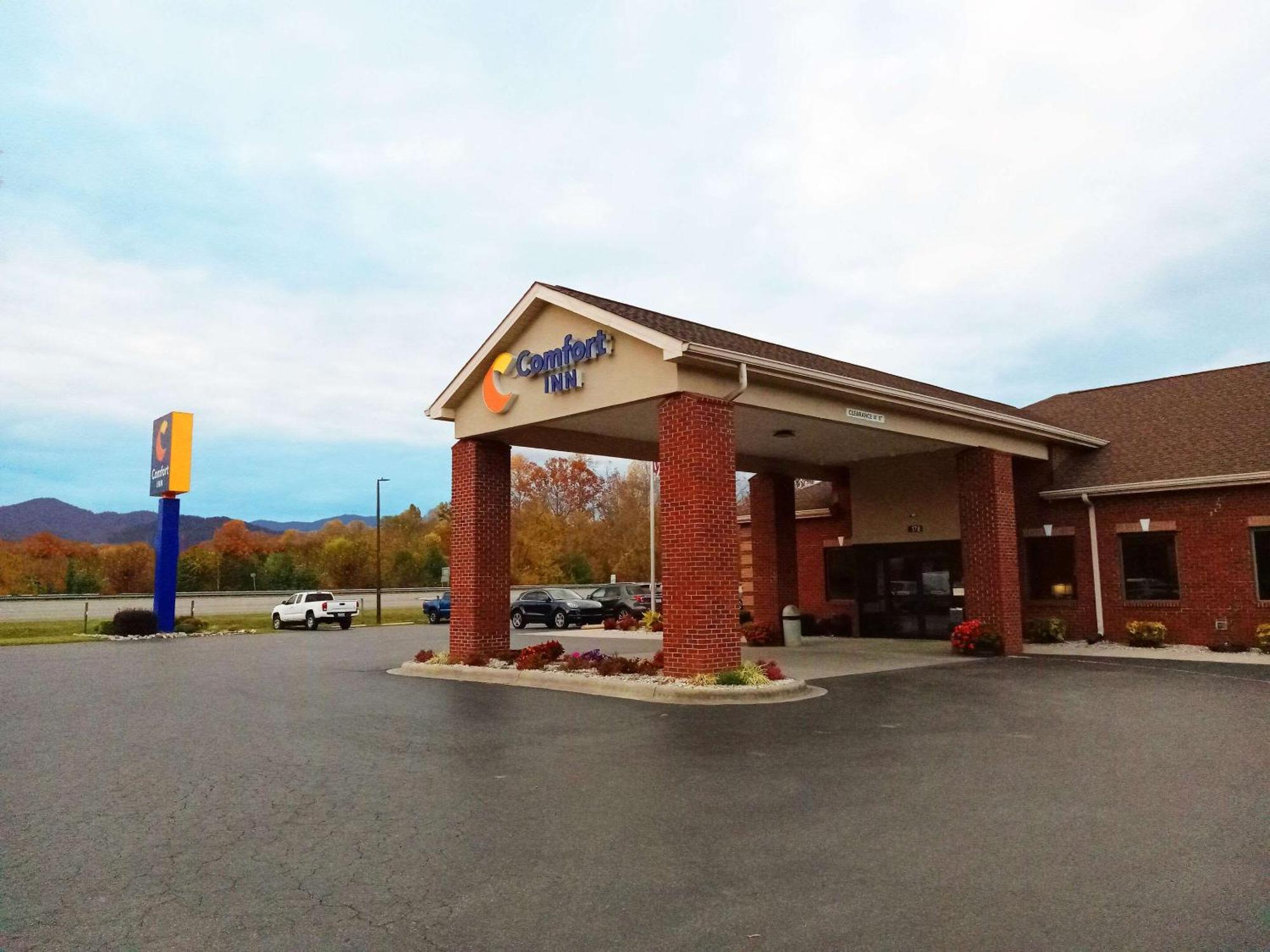 Comfort Inn Near Downtown & Blue Ridge Pkwy Marion Esterno foto