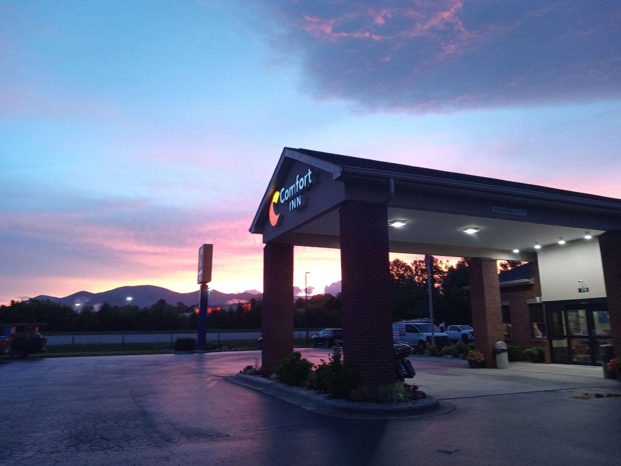 Comfort Inn Near Downtown & Blue Ridge Pkwy Marion Esterno foto